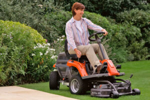Husqvarna R 112C Frontzitmaaier - Inclusief 85 cm Combi Maaidek - Afbeelding 9