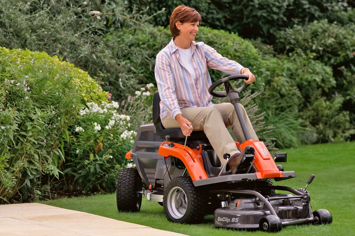 Husqvarna R 112C Frontzitmaaier - Inclusief 85 cm Combi Maaidek - Afbeelding 9