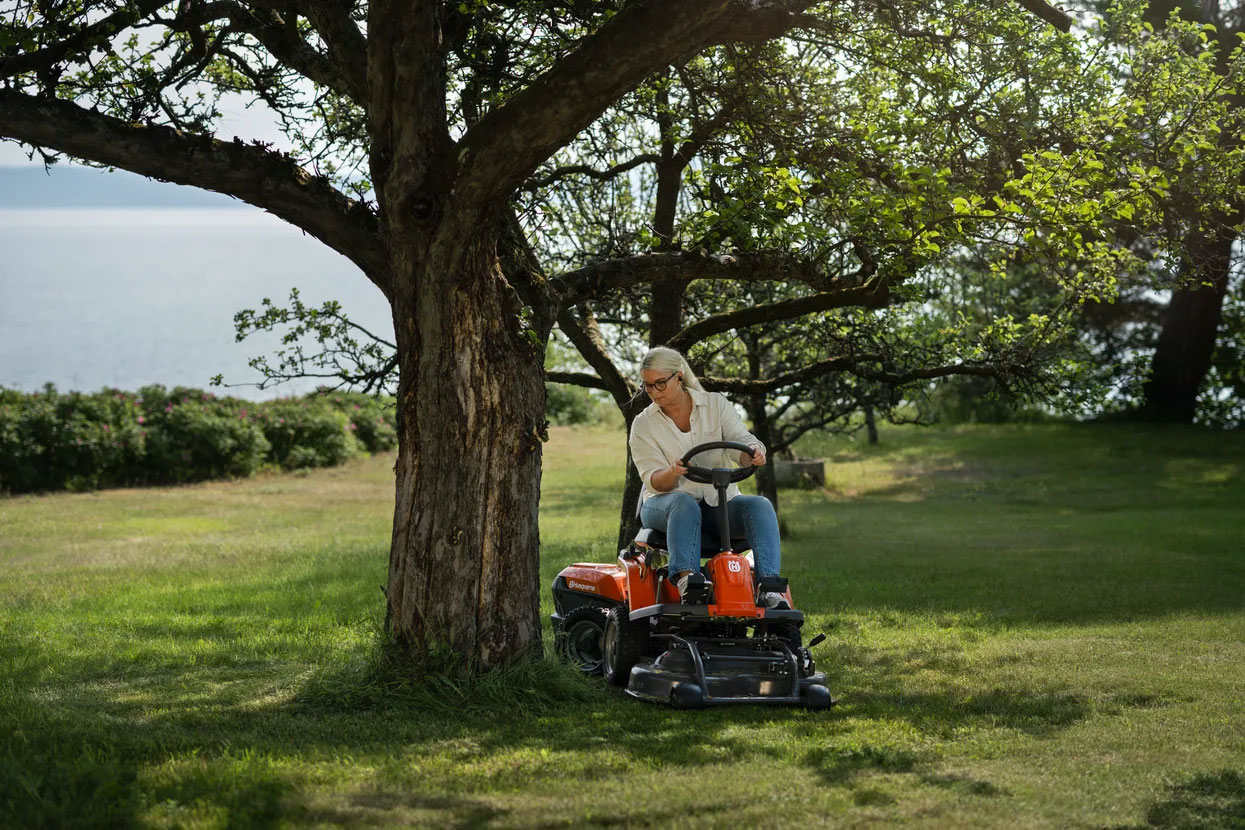 Husqvarna R 112iC Frontzitmaaier - Inclusief 85 cm Combi Maaidek - Afbeelding 9
