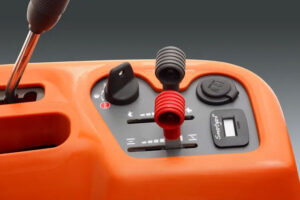 Ergonomisch geplaatste bedieningshendels voor optimaal comfort en gebruiksgemak tijdens het maaien.