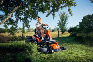 Systeem voor dynamisch maaien dat het vermogen per motor aanpast op basis van de grasdichtheid.