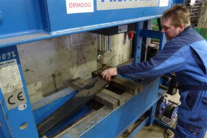 100 ton werkplaatspers