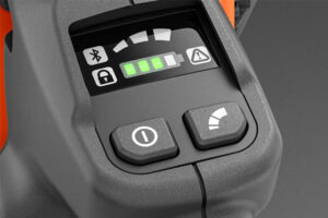 Husqvarna 535iRXT bosmaaier met intuïtief geavanceerd toetsenbord en LED-accu-indicator