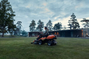 Combi Actie - Husqvarna R 216T AWD Frontzitmaaier, Inclusief 103 cm Combi Maaidek - Afbeelding 5