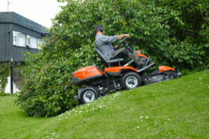 All-Wheel-Drive (AWD) vierwielaandrijving voor optimale tractie op nat, glad en hellend terrein.