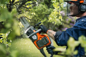 Husqvarna Accukettingzaag 215i met 30 cm zaagblad (Inclusief Accu & lader) - Afbeelding 4
