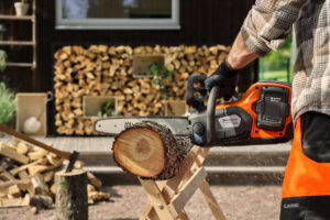 Husqvarna Accukettingzaag 242i met 36 cm zaagblad (Inclusief Accu & lader) - Afbeelding 4
